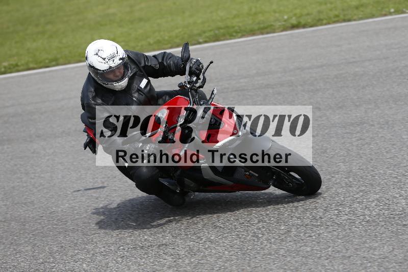 /Archiv-2024/29 12.06.2024 MOTO.CH Track Day ADR/Gruppe blau/Team